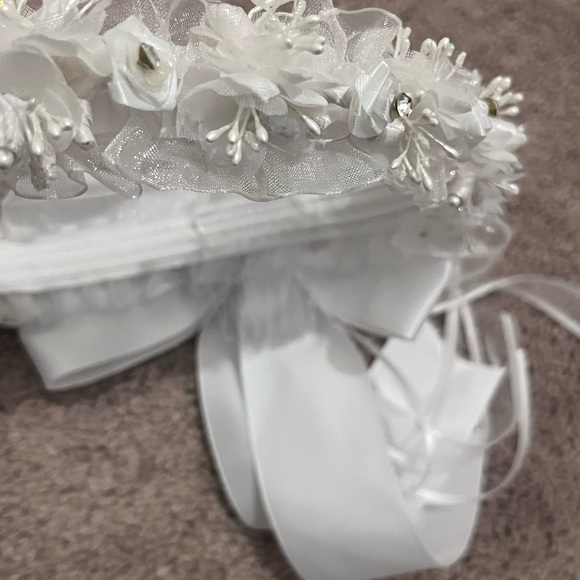 Elegant White Floral Headband with Bow - Picture 10 of 10